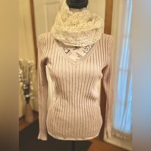 WHBM FORM FITTED DEEP V SWEATER Tan with gold / size Medium